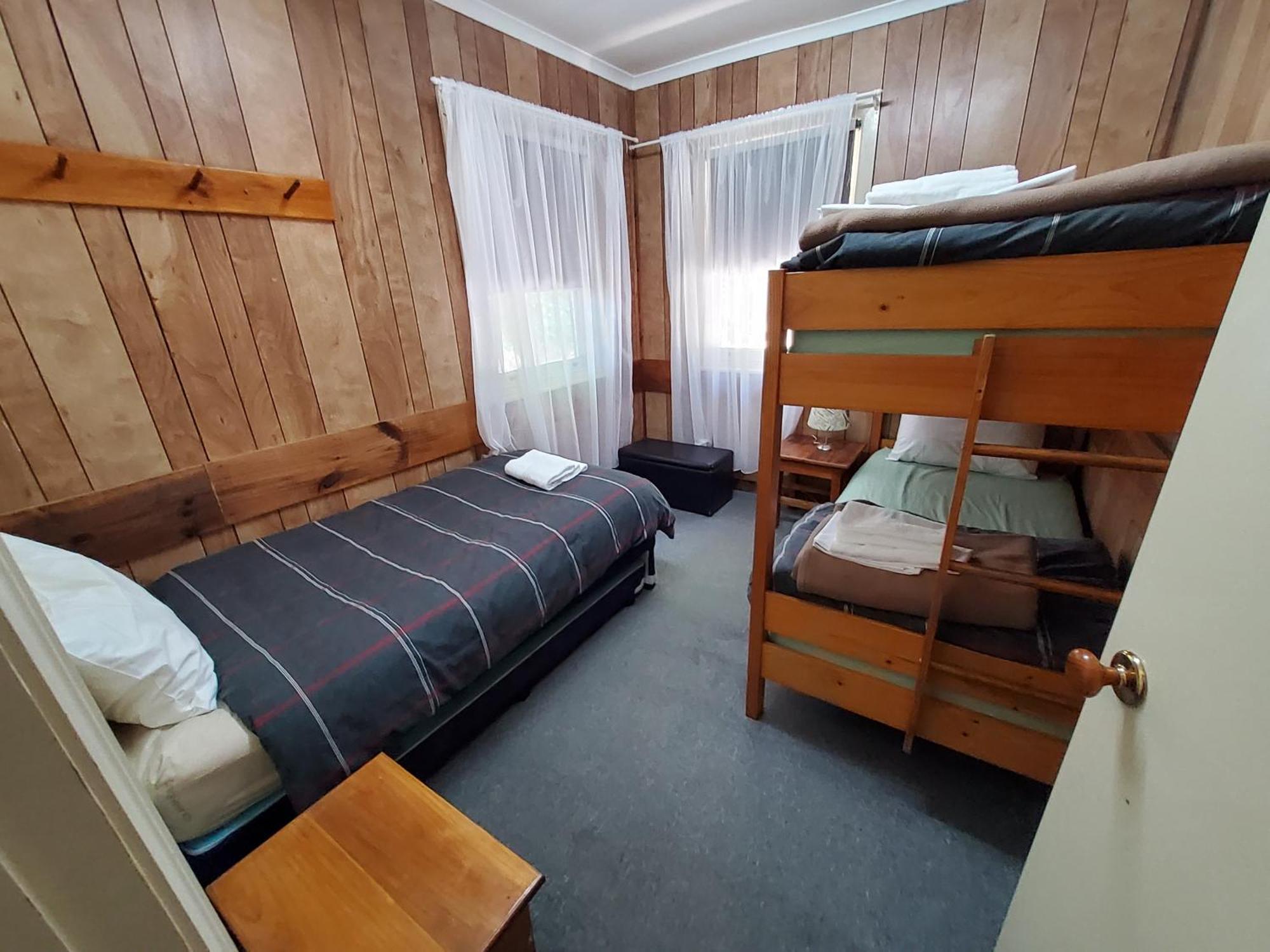 Coach House Inn Брайт Екстериор снимка