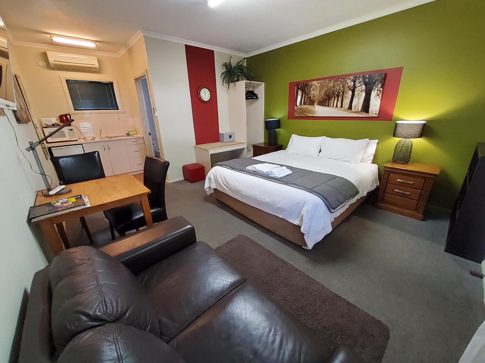 Coach House Inn Брайт Екстериор снимка