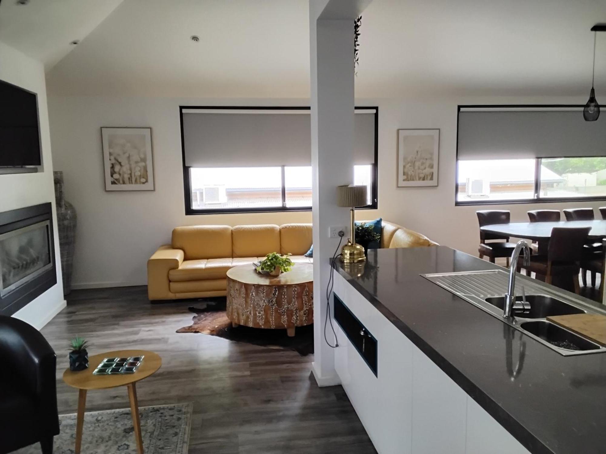 Coach House Inn Брайт Стая снимка