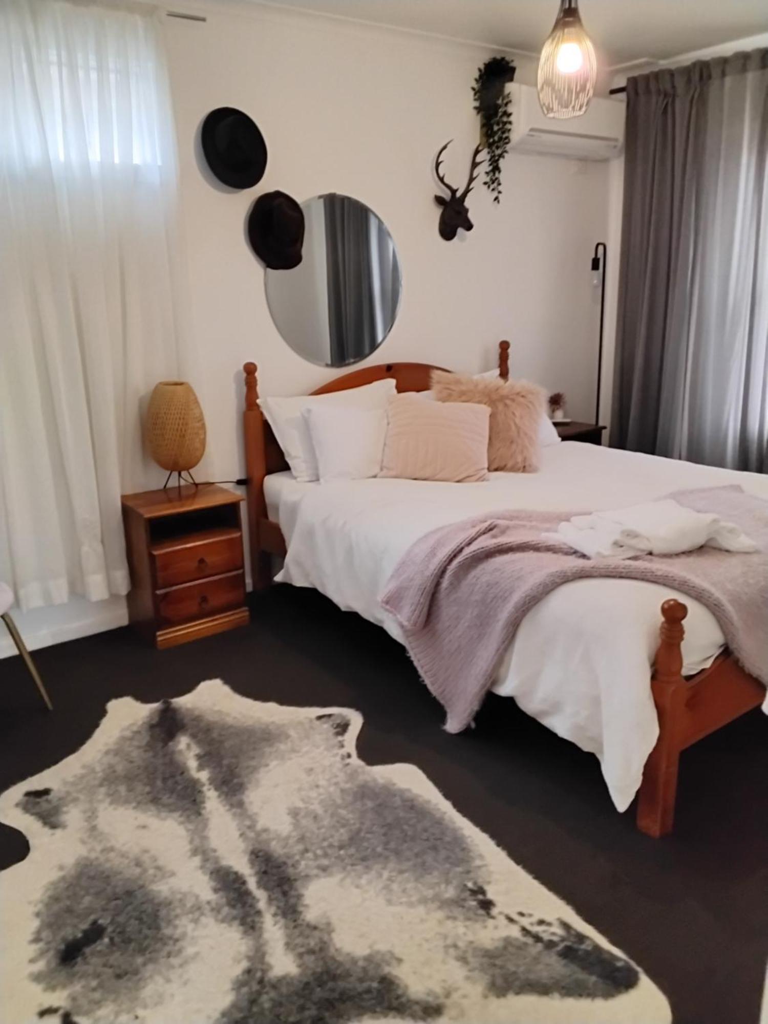 Coach House Inn Брайт Стая снимка