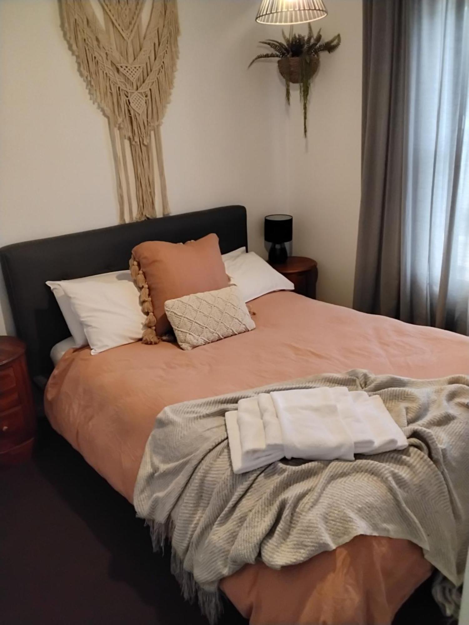Coach House Inn Брайт Стая снимка