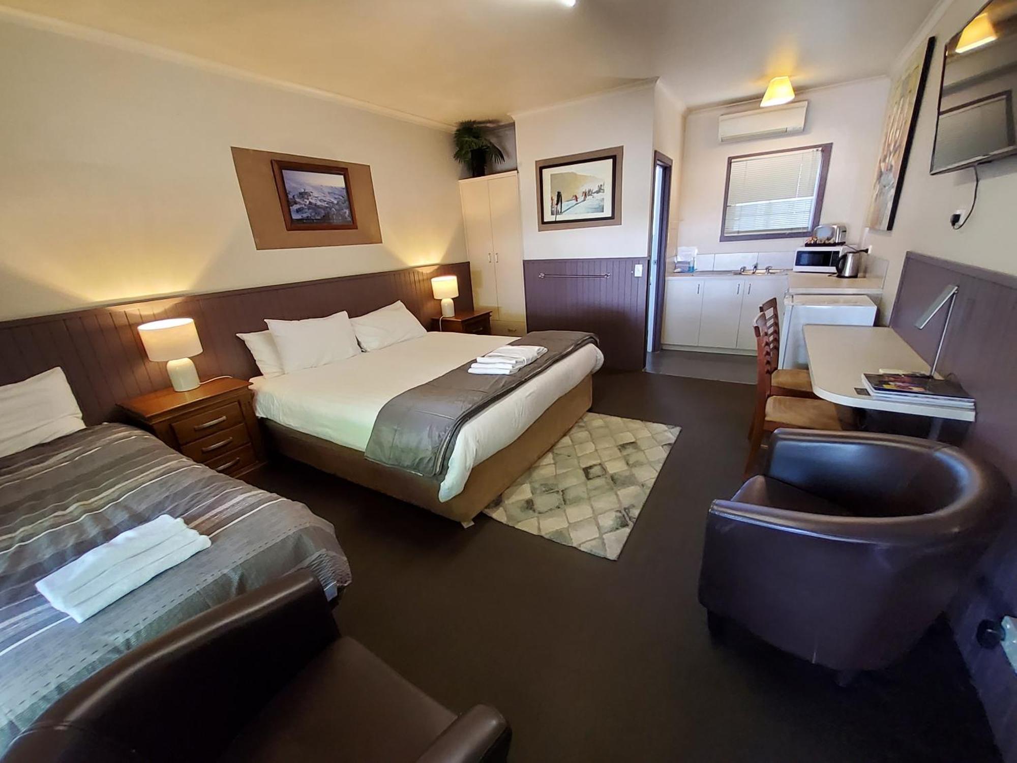 Coach House Inn Брайт Екстериор снимка