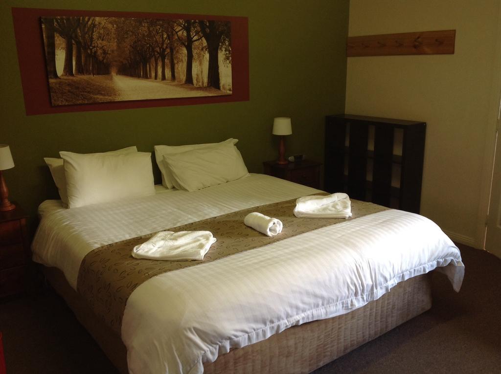 Coach House Inn Брайт Екстериор снимка